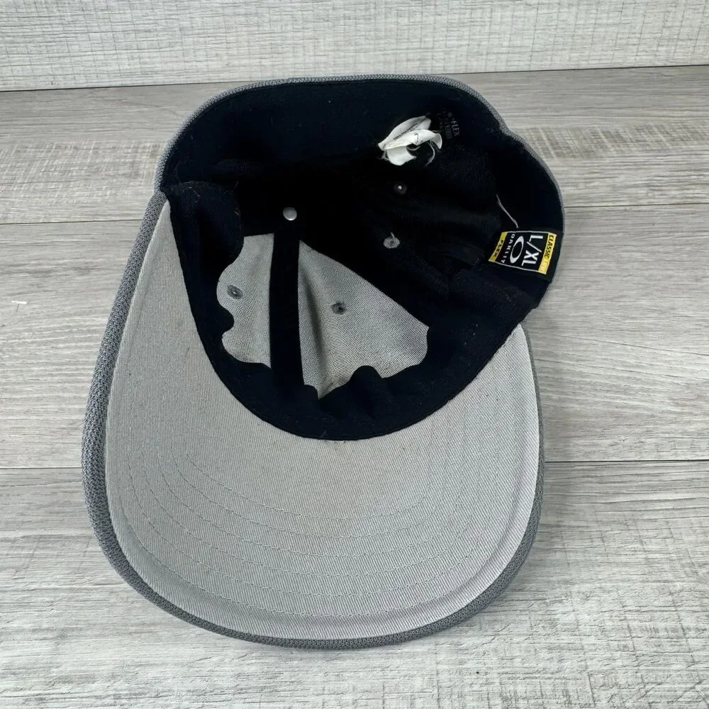 Oakley Classic Low Baseball Cap Mens L/XL Gray Logo Textured Flex Fitted Hat